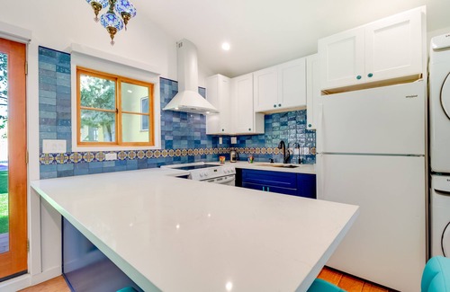Woodland Hills Apartment | Sleek Woodland Hills Retreat w/ Shared Pool & Yard