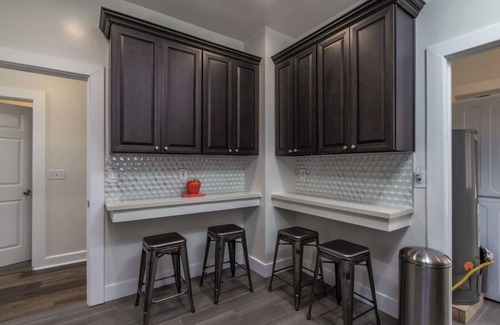 Pico-Union Apartment | Sleep 10 in 4BR 2BA near LA Convention Center DTLA