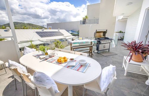 Bogangar Apartment | Sleep 10 in the heart of Cabarita Beach, gateway to the Tweed Coast and Valley.
