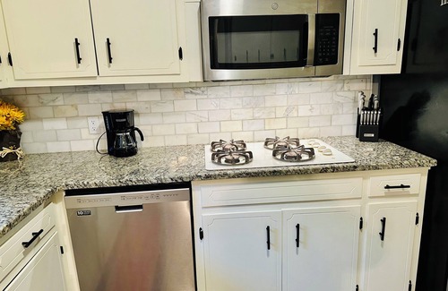 Acworth House | Sleep 10 Newly Listed Vacation Home in Acworth near many restaurants & groceries
