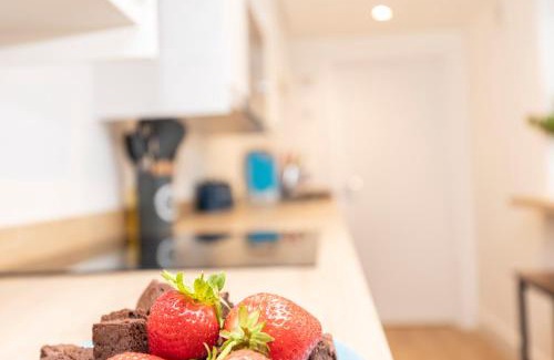 New Forest District Apartment | Sleep 10- The Lovely Lymington Lock off.