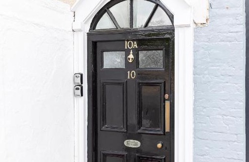 New Forest District Apartment | Sleep 10- The Lovely Lymington Lock off.