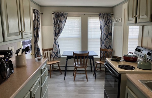 Hampton House | Sleep 20 @ Sunset Marsh - 1/4 Mile to Beach & Seawall!