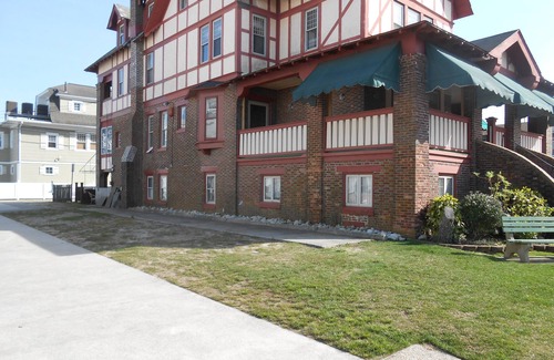 North End House | Sleep 60+ Guests near the Beach in OCNJ! 23 Bedrooms/16 Full bathrooms/Free Prk