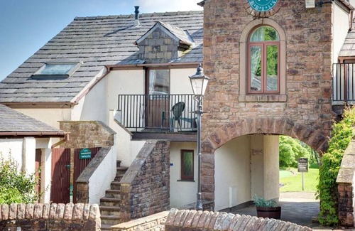 Penrith Cottage | Sleep 8, disabled access with onsite swim pool, gym & restaurant. Late bargain