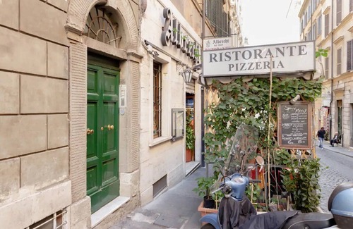 Rione II Trevi Apartment | SLEEP BY LADY Elegant apartment near Trevi Fountain