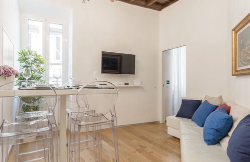 Rione II Trevi Apartment | SLEEP BY LADY Elegant apartment near Trevi Fountain