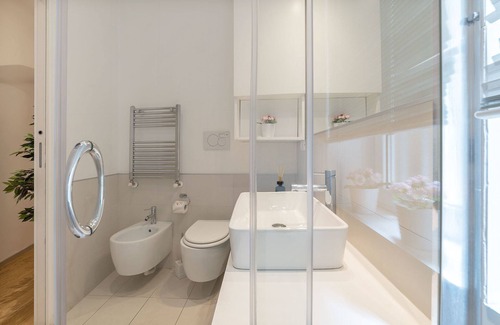 Rione II Trevi Apartment | SLEEP BY LADY Elegant apartment near Trevi Fountain
