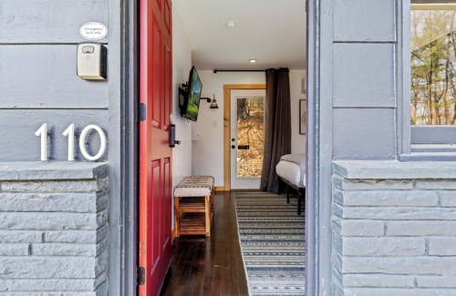 Hancock Hotel | Sleep in Serenity-A Peaceful Retreat Inspired by the Flow of the River