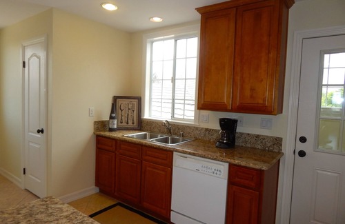 Temecula Cottage | SLEEP IN THE VINES! Perfect for 2 − 4 people!