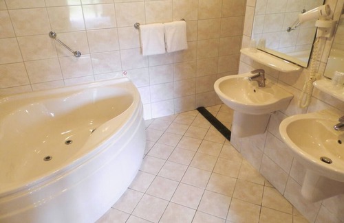 Renesse Hotel | Sleep Peacefully in Scenic Room w/Walking Trails Nearby
