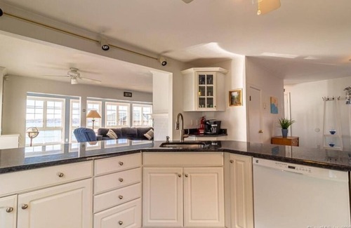 Niantic House | Sleep to the sound of the waves. Watch the sun set from the deck! Secluded beach