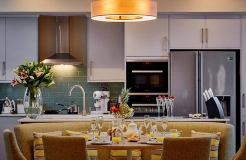 Penrith Cottage | Sleep8 Cottage, disabled access onsite swim pool, gym & restaurant. Late bargain