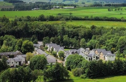 Penrith Cottage | Sleep8 Cottage, disabled access onsite swim pool, gym & restaurant. Late bargain