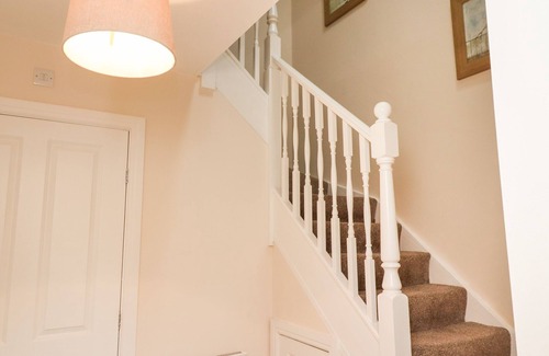 Filey Cottage | SLEEPER COTTAGE, pet friendly, with pool in Filey