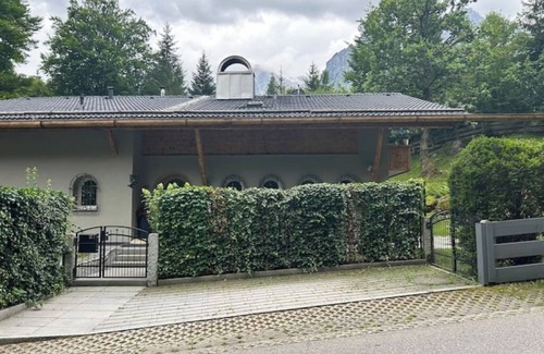 Untergrainau Apartment | Sleeping at the foot of the Zugspitze