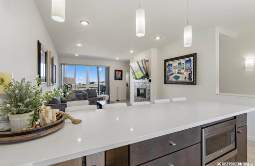 Downtown Anchorage Condo | Sleeping Lady Inn in Anchorage