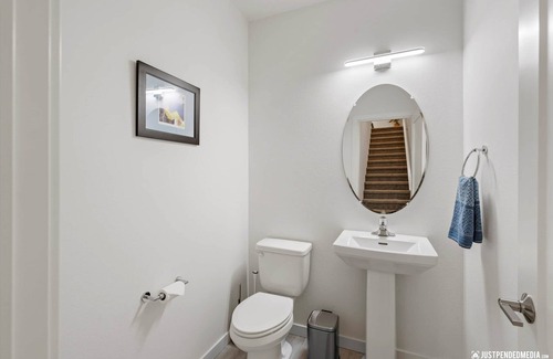 Downtown Anchorage Condo | Sleeping Lady Inn in Anchorage