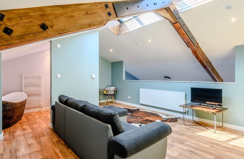 Ipswich Cottage | Sleeping up to six guests, this luxurious holiday home is situated in Hadleigh, Suffolk.