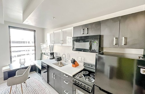 Downtown Springfield Apartment | Sleepover: 1BD/1BA Studio Next to Gillioz - Downtown Springfield