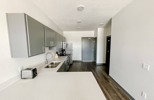 West Des Moines Apartment | Sleepover: Alluring 1BD/1BA - Des Moines