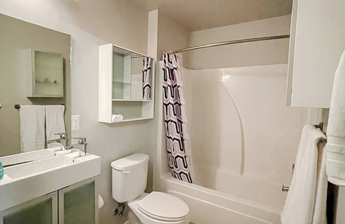 Downtown Springfield Apartment | Sleepover Amazing 1BD/1BA + Gym - Downtown Springfield