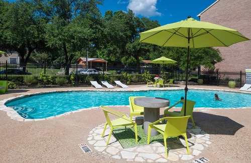 Windsor Park Apartment | Sleepover : Charming 1BD/1BA + Gym - Austin TX