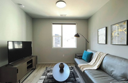 NoDo District House | Sleepover: Chic 1BD/1BA + Gym - Downtown Omahan