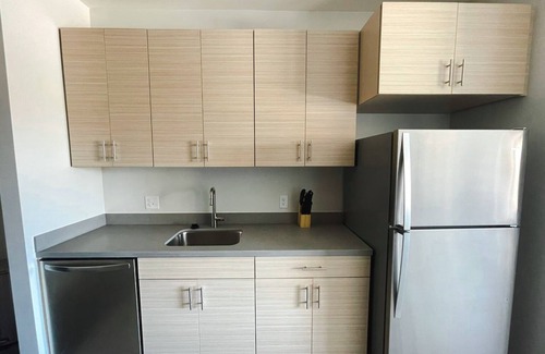 Des Moines Apartment | Sleepover: Cityscape Studio and Gym - Des Moines
