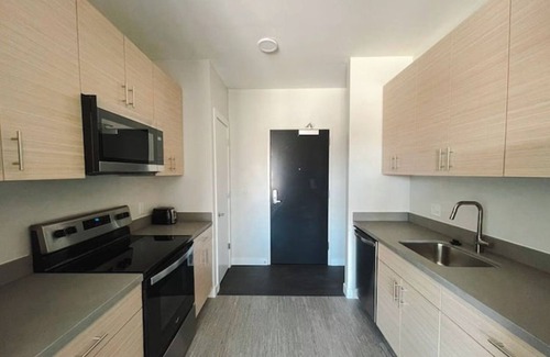 Des Moines Apartment | Sleepover: Classic Studio and Gym - Des Moines