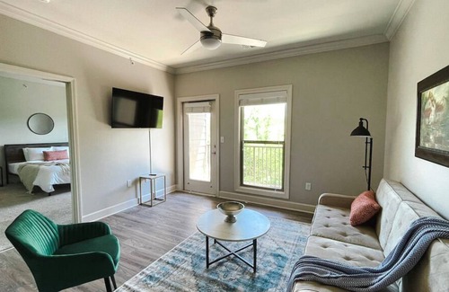 Ferndale House | Sleepover: Dazzling 1BD/1BA + Gym - Little Rock