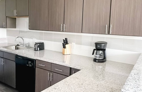 Walnut Hills Apartment | Sleepover: Divine 1BD/1BA + Gym - Downtown Cincinnati