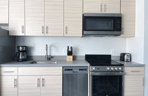 Des Moines Apartment | Sleepover: Lavish Studio and Gym - Des Moinesn