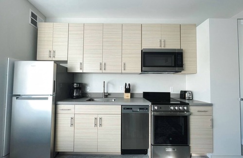 Des Moines Apartment | Sleepover: Lavish Studio and Gym - Des Moinesn