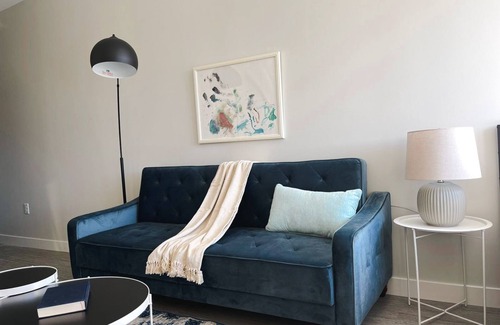 Des Moines Apartment | Sleepover: Lavish Studio and Gym - Des Moinesn
