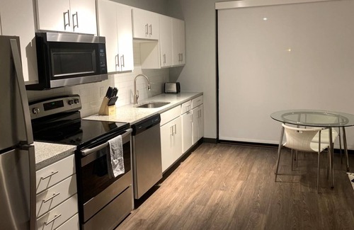 Des Moines Apartment | Sleepover: Lovely 1BD/1BA - Downtown Des Moines
