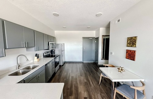 West Des Moines Apartment | Sleepover: Marvelous 1BD/1BA + High Ceilings - Des Moines