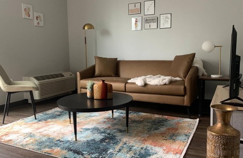 Des Moines Apartment | Sleepover: Serene 1BD/1BA - Downtown Des Moines