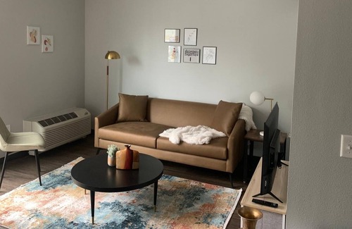 Des Moines Apartment | Sleepover: Serene 1BD/1BA - Downtown Des Moines