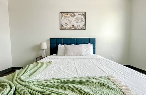 Des Moines Apartment | Sleepover: Superior 1BD/1BA - Des Moines