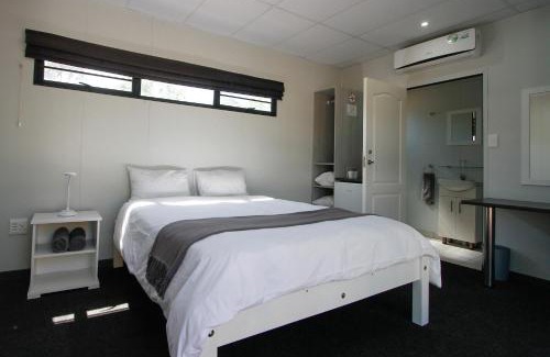 Upington Cabin | SleepOver Upington