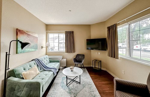 Wichita Apartment | ​​Sleepover: Urban 1BD/1BA - Downtown Wichita