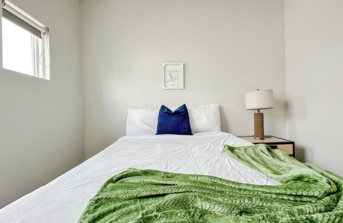 Bowling Green Apartment | Sleepover: Vivid 1BD/1BA - Bowling Green