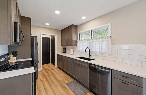 Sturgis House | Sleeps 10, Available Garage!