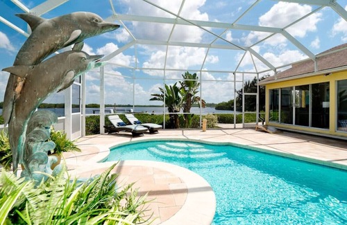 Bradenton House | SLEEPS 10, HTD POOL, WATERFRONT, PRIVATE DOCK
