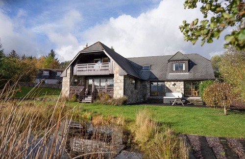 Aviemore House | Sleeps 10 in 3 double rooms, 1 twin room and 1 pull out bed
