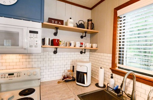 Albrightsville House | Sleeps 10|Lakes|Pools|Kayak|Hot Tub|Game Rm