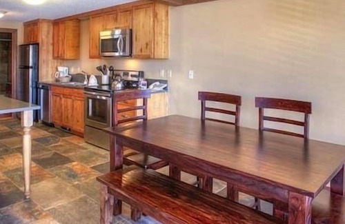 Baldy Mountain Resort | Sleeps 10 | Lux Resort | Concierge | Fireplace