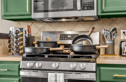 Gwinnett Place House | Sleeps 10 | Near I-85 | 4BR Family Stay