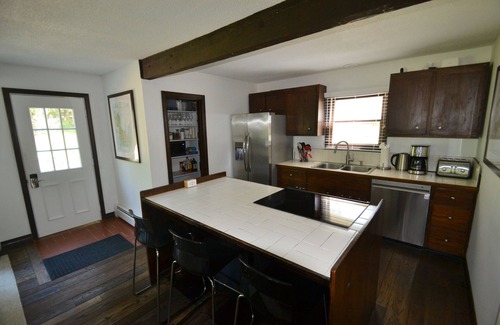 Edgartown House | Sleeps 10+ New reno in 2022 - beautiful patio - 8 Min walk to downtown Edgartown